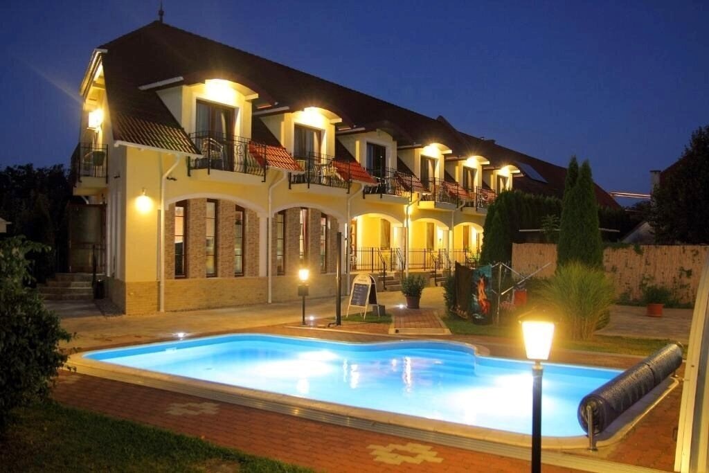 Фотография Bajor Panzio Aparthotel Restaur (Adults Only) 3*